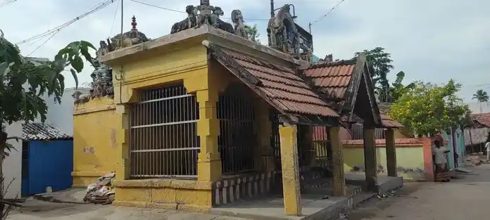 Arulmigu Arisana Mariyamman Temple, Nangavaram(Thamilsolai) - 639110 அருள்மிகு அரிசன மாரியம்மன் திருக்கோயில்,  - 639110, Karur - Ancient Temple Architecture and History Image 3