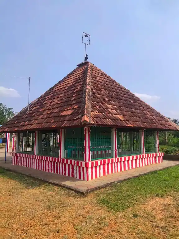 Arulmigu Ariya Nachiyamman Temple, Kandavarayanpatti - 630211 அருள்மிகு. அரிய நாச்சியம்மன் திருக்கோயில், Kandavarayanpatti - 630211, Sivagangai - Ancient Temple Architecture and History Image 3