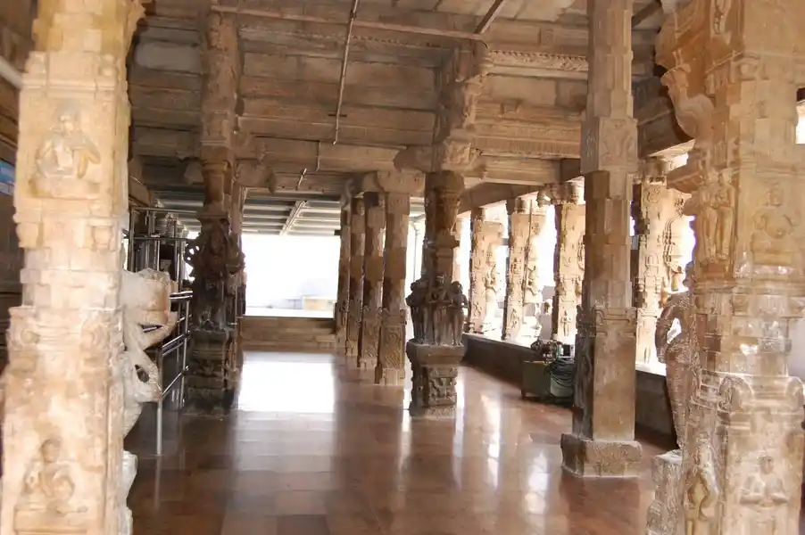 Arulmigu Arthanareeswarar Temple, Hill Temple, Tiruchengode - 637211 அருள்மிகு அர்த்தநாரீசுவரர் திருக்கோயில், மலைக்கோயில், திருச்செங்கோடு - 637211, Namakkal - Ancient Temple Architecture and History Image 3