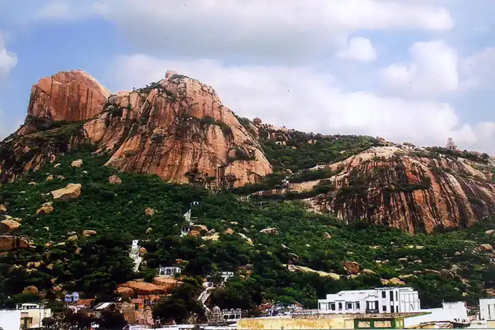 Arulmigu Arthanareeswarar Temple, Hill Temple, Tiruchengode - 637211 அருள்மிகு அர்த்தநாரீசுவரர் திருக்கோயில், மலைக்கோயில், திருச்செங்கோடு - 637211, Namakkal - Ancient Temple Architecture and History Image 4