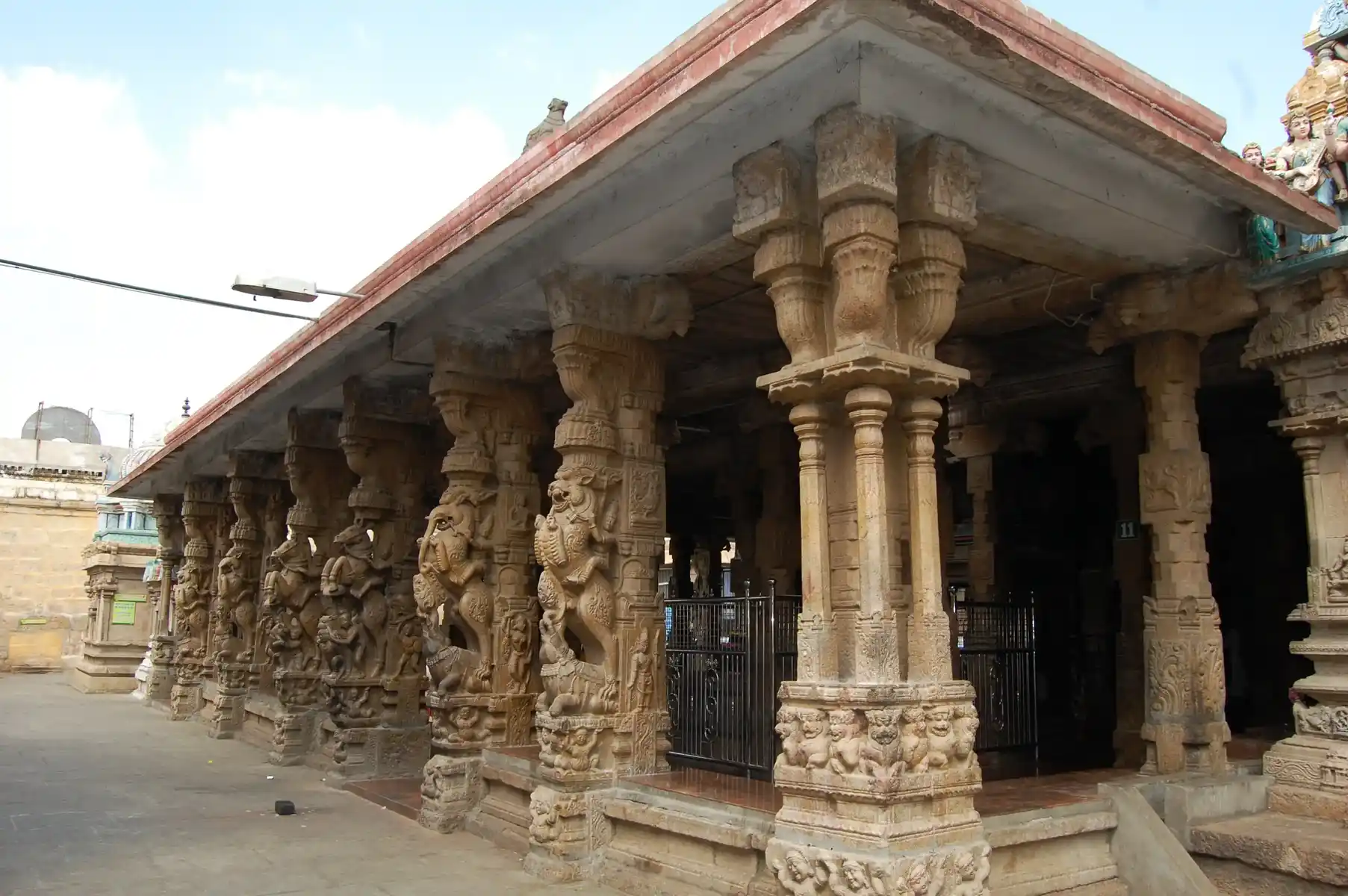 Arulmigu Arthanareeswarar Temple, Hill Temple, Tiruchengode - 637211 அருள்மிகு அர்த்தநாரீசுவரர் திருக்கோயில், மலைக்கோயில், திருச்செங்கோடு - 637211, Namakkal - Ancient Temple Architecture and History Image 11