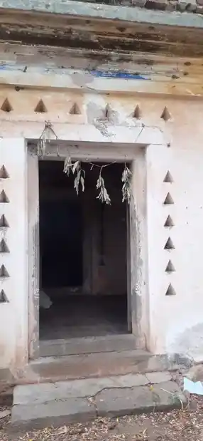 Arulmigu Artroram Anjaneyaswamy Temple, Karur - 639001 அருள்மிகு ஆற்றோர ஆஞ்சநேயர் திருக்கோயில், Karur - 639001, Karur - Ancient Temple Architecture and History Image 2