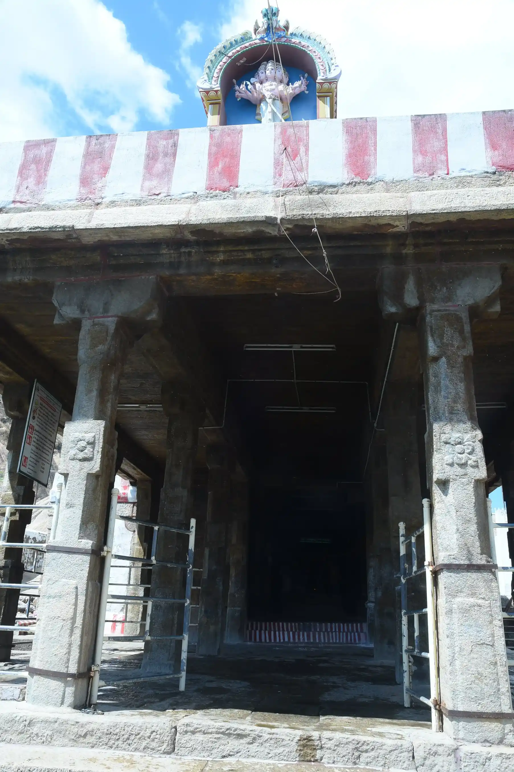 Arulmigu Arumuganayanar Temple, Thirupparankundram - 625005 அருள்மிகு அறுமுகநாயனார் திருக்கோயில், திருப்பரங்குன்றம் - 625005, Madurai - Ancient Temple Architecture and History Image 2
