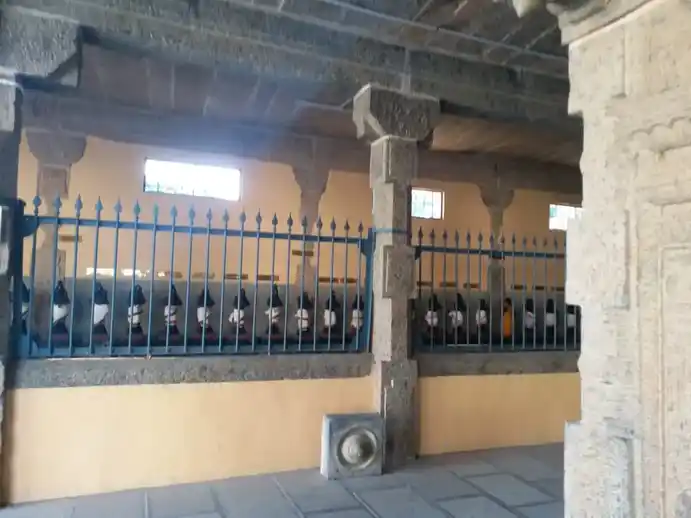 Arulmigu Arupathumoovar Gurupoojai Madam (E) Balasubramaniya Swamy Temple, Thenkarai, Periyakulam - 625601 அருள்மிகு 63 மூவர் குருபூஜை கட்டளை மற்றும் பாலசுப்பிரமணியசாமி திருக்கோயில், Thenkarai, Periyakulam - 625601, Theni - Ancient Temple Architecture and History Image 3