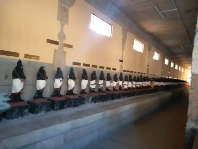 Arulmigu Arupathumoovar Gurupoojai Madam (E) Balasubramaniya Swamy Temple, Thenkarai, Periyakulam - 625601 அருள்மிகு 63 மூவர் குருபூஜை கட்டளை மற்றும் பாலசுப்பிரமணியசாமி திருக்கோயில், Thenkarai, Periyakulam - 625601, Theni - Ancient Temple Architecture and History Image 4