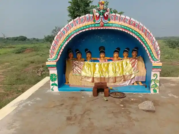 Arulmigu Aruppampatti Kannimaar Temple, Aruppampatti - 624005 அருள்மிகு அருப்பம்பட்டி கன்னிமார் திருக்கோயில், Aruppampatti - 624005, Dindigul - Ancient Temple Architecture and History Image 3