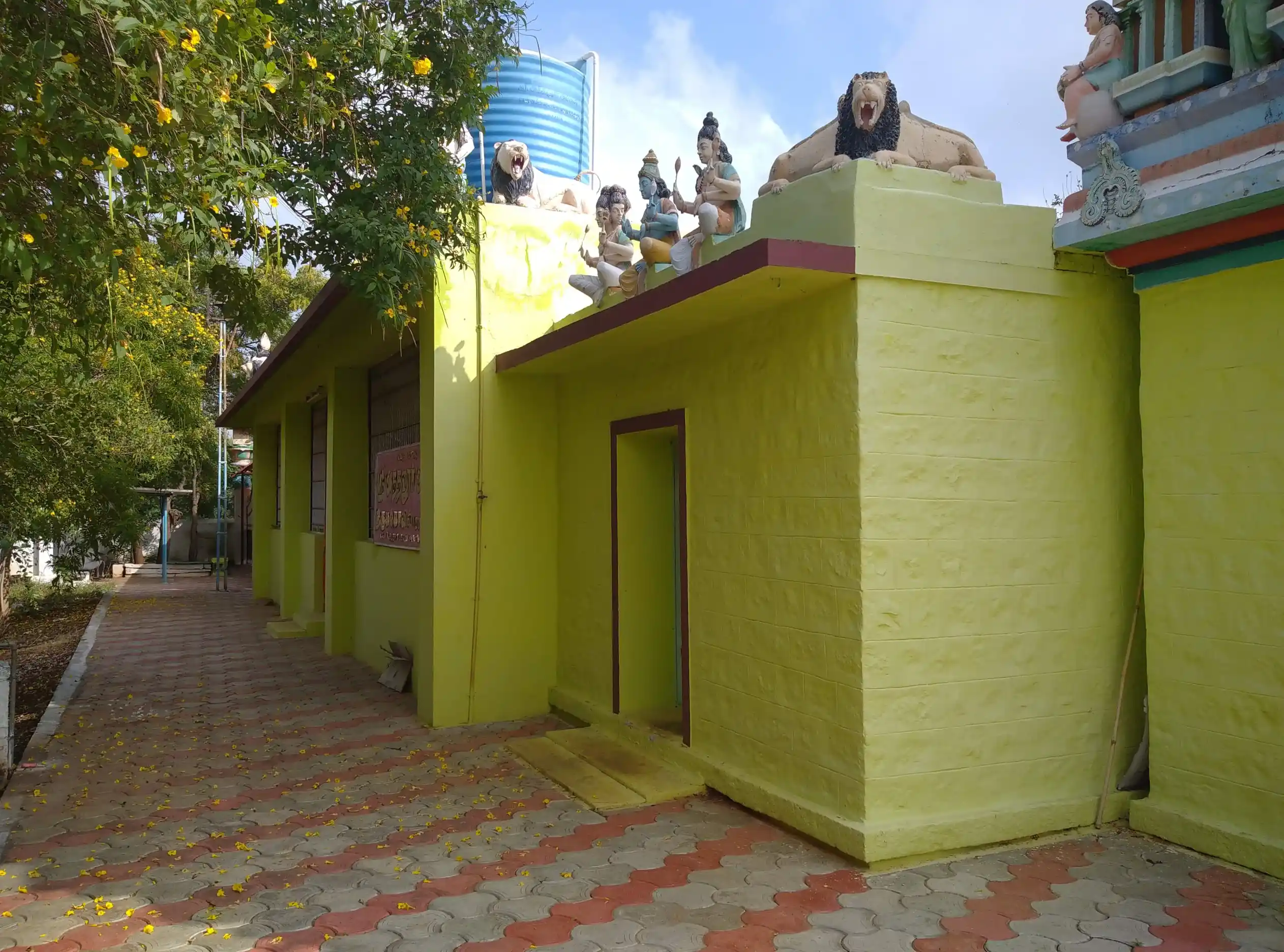 Arulmigu Athanuramman Temple, Nambiyampalayam - 641670 அருள்மிகு அத்தனூரம்மன் திருக்கோயில், Nambiyampalayam - 641670, Tiruppur - Ancient Temple Architecture and History Image 2