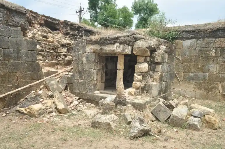 Arulmigu Athi Mathiyaneswarar Temple, Periyathirukonam - 621701 அருள்மிகு ஆதிமத்தியாஜீனேஸ்வரர் சுவாமி திருக்கோயில், Periyathirukonam - 621701, Ariyalur - Ancient Temple Architecture and History Image 6