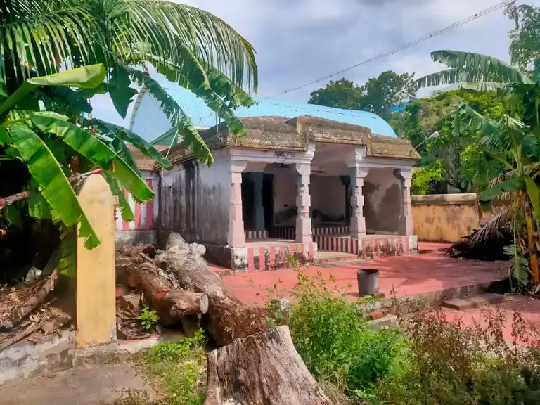 Arulmigu Athimoolavinayagar and Santhana Mariyamman Temple, Ozhukinacherry - 627001 அருள்மிகு ஆதிமூலவிநாயகர் மற்றும் சந்தனமாரியம்மன் திருக்கோயில், Ozhukinacherry - 627001, Kanyakumari - Ancient Temple Architecture and History Image 2