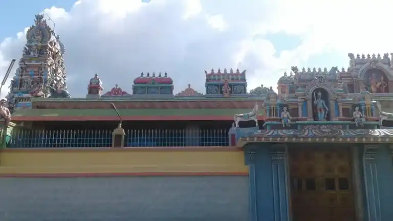 Arulmigu Athinamilagiya Iyyanar Temple, Isugupatti, Alangudi Taluk - 622201 அருள்மிகு ஆதீனமிளகிய அய்யனார் திருக்கோயில், இசுகுப்பட்டி, ஆலங்குடி வட்டம் - 622201, Pudukkottai - Ancient Temple Architecture and History Image 2