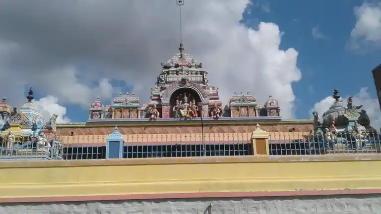 Arulmigu Athinamilagiya Iyyanar Temple, Isugupatti, Alangudi Taluk - 622201 அருள்மிகு ஆதீனமிளகிய அய்யனார் திருக்கோயில், இசுகுப்பட்டி, ஆலங்குடி வட்டம் - 622201, Pudukkottai - Ancient Temple Architecture and History Image 3