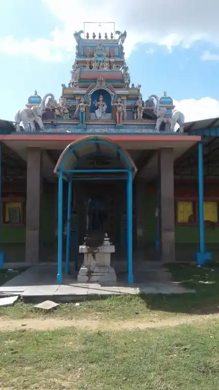 Arulmigu Athinamilagiya Iyyanar Temple, Isugupatti, Alangudi Taluk - 622201 அருள்மிகு ஆதீனமிளகிய அய்யனார் திருக்கோயில், இசுகுப்பட்டி, ஆலங்குடி வட்டம் - 622201, Pudukkottai - Ancient Temple Architecture and History Image 4