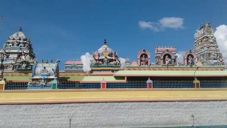 Arulmigu Athinamilagiya Iyyanar Temple, Isugupatti, Alangudi Taluk - 622201 அருள்மிகு ஆதீனமிளகிய அய்யனார் திருக்கோயில், இசுகுப்பட்டி, ஆலங்குடி வட்டம் - 622201, Pudukkottai - Ancient Temple Architecture and History Image 5