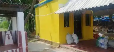 Arulmigu Athisiya Mariamman Temple, Kurukattur - 628207 அருள்மிகு அதிசய மாரியம்மன் திருக்கோயில், Kurukattur - 628207, Thoothukudi - Ancient Temple Architecture and History Image 2