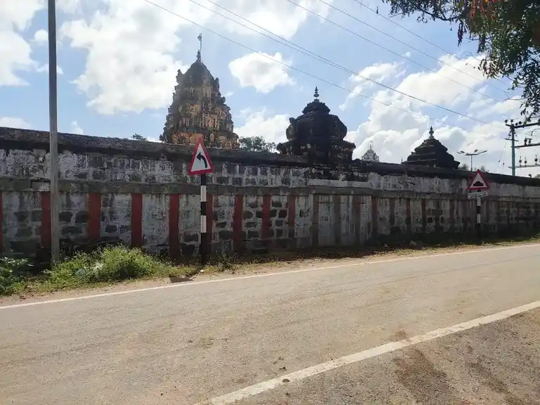 Arulmigu Attondeshwarar Temple, Vasista Nathi Near, Pethanaickenpalayam - 636109 அருள்மிகு ஆட்கொண்டீஸ்வரர் திருக்கோயில், வசிஷ்ட நதிக்கரை அருகில், பெத்தநாய்க்கன்பாளையம் - 636109, Salem - Ancient Temple Architecture and History Image 3