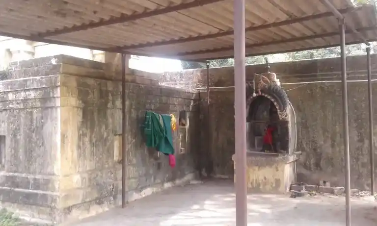 Arulmigu Avudaiyar Temple, Melakudiyiruppu - 612802