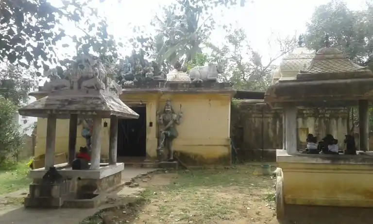 Arulmigu Avudaiyar Temple, Melakudiyiruppu - 612802 அருள்மிகு ஆலீஸ்வரர் திருக்கோயில், மேலக்குடியிருப்பு - 612802, Ariyalur - Ancient Temple Architecture and History Image 5