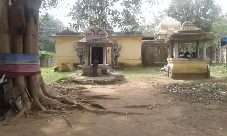 Arulmigu Avudaiyar Temple, Melakudiyiruppu - 612802 அருள்மிகு ஆலீஸ்வரர் திருக்கோயில், மேலக்குடியிருப்பு - 612802, Ariyalur - Ancient Temple Architecture and History Image 7