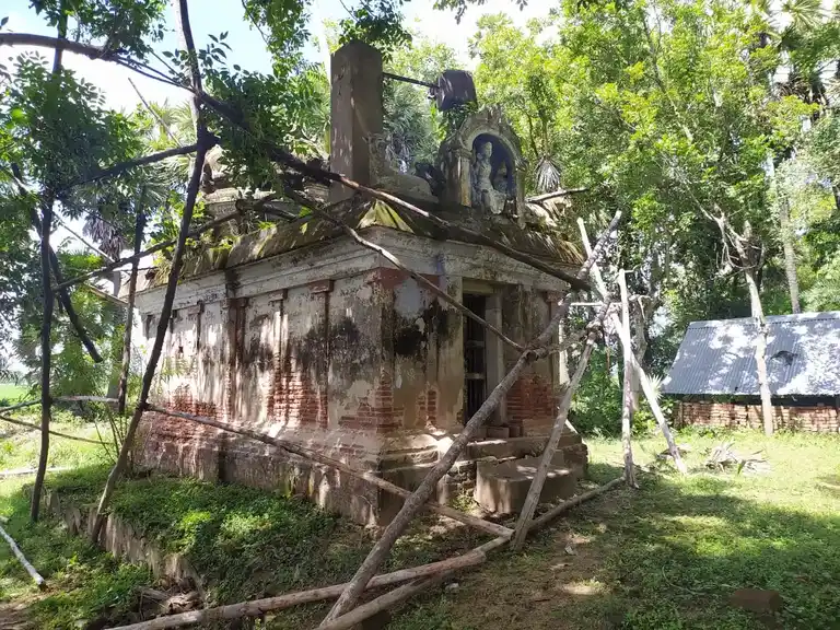 Arulmigu Ayannar Temple, Papurajapuram - 612302 Arulmigu Ayannar Temple, Papurajapuram - 612302, Thanjavur - Ancient Temple Architecture and History Image 7