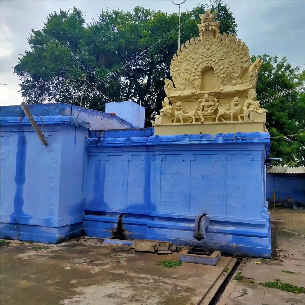 Arulmigu Ayirathamman Temple, Kesavasamudram - 627453 அருள்மிகு ஆயரத்தம்மன் திருக்கோயில், கரிசூழ்ந்தமங்கலம் - 627453, Tirunelveli - Ancient Temple Architecture and History Image 2