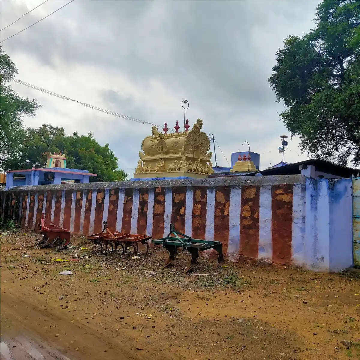 Arulmigu Ayirathamman Temple, Kesavasamudram - 627453 அருள்மிகு ஆயரத்தம்மன் திருக்கோயில், கரிசூழ்ந்தமங்கலம் - 627453, Tirunelveli - Ancient Temple Architecture and History Image 3