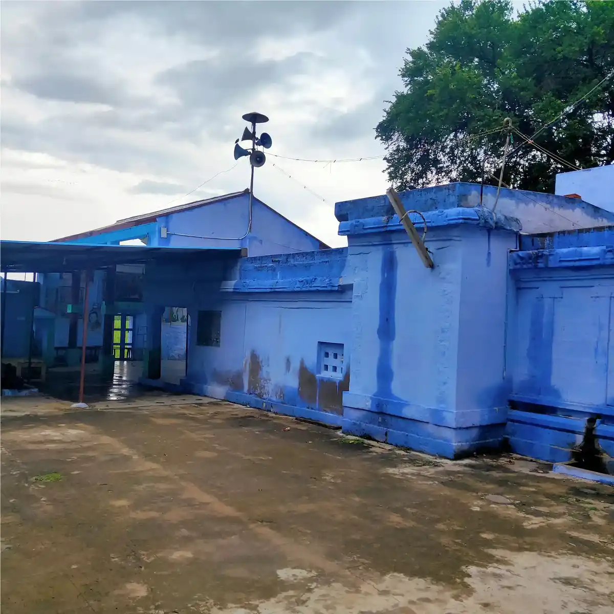Arulmigu Ayirathamman Temple, Kesavasamudram - 627453 அருள்மிகு ஆயரத்தம்மன் திருக்கோயில், கரிசூழ்ந்தமங்கலம் - 627453, Tirunelveli - Ancient Temple Architecture and History Image 4