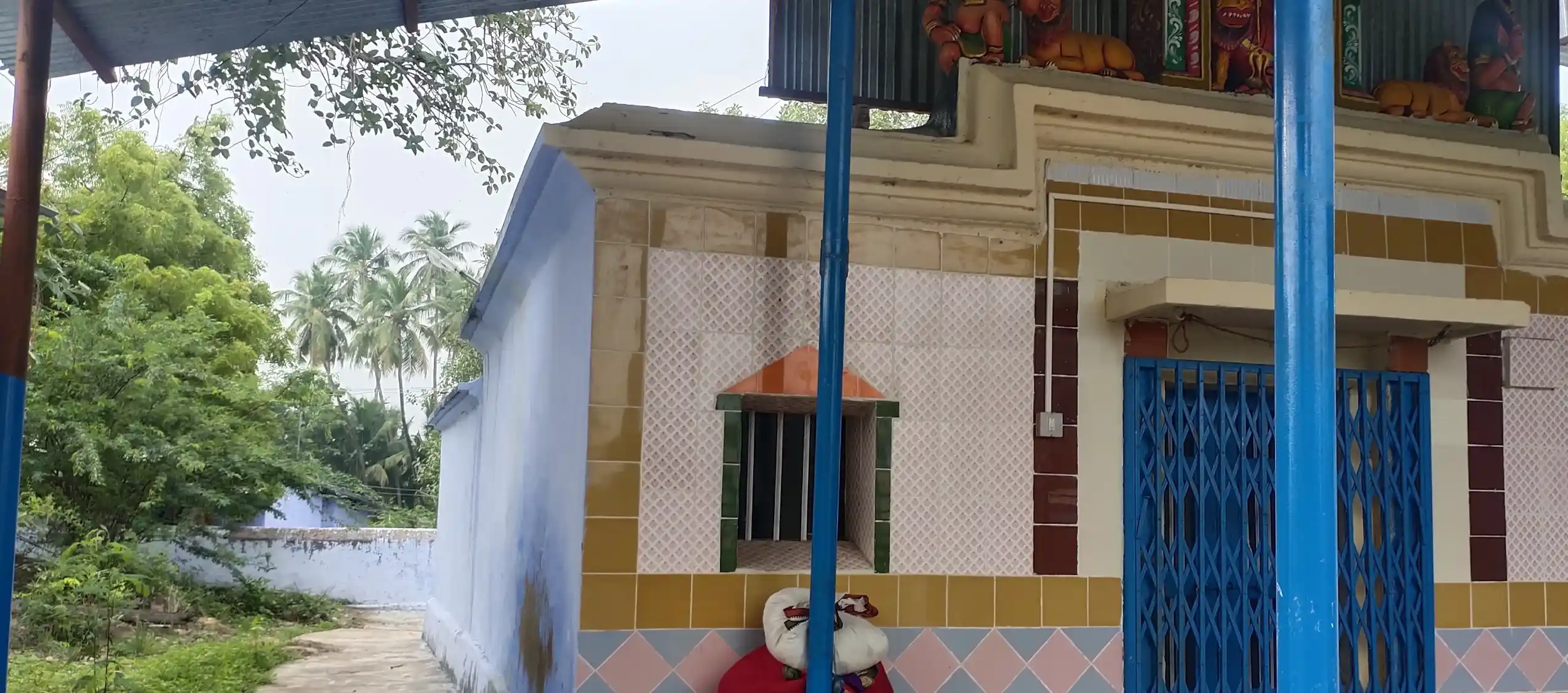 Arulmigu Ayirethan Vinayagar Uchinimahali Amman Mutharamman Temple, Kilakulam, Veeravanallur - 627414 ஆயிரத்தன் விநாயகர் உச்சினிமாகாளி அம்மன் ம முத்தாரம்மன் திருக்கோயில், Kilakulam, வீரவநல்லூர் - 627414, Tirunelveli - Ancient Temple Architecture and History Image 3