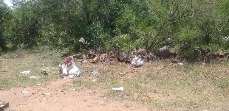 Arulmigu Ayyanaar Temple, Adiyanoothu - 624003 அருள்மிகு அய்யனார் கோயில், Adiyanoothu - 624003, Dindigul - Ancient Temple Architecture and History Image 3
