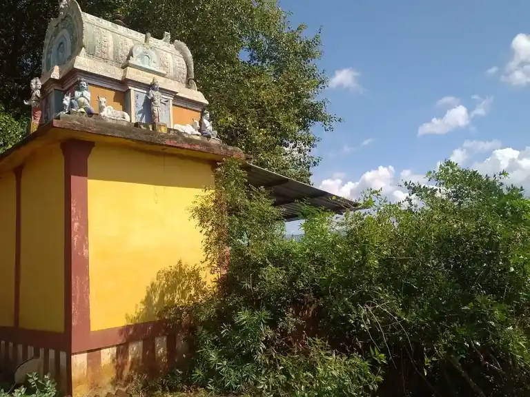 Arulmigu Ayyanaar Temple, Karunkattankulam - 625515 அருள்மிகு ஸ்ரீ அய்யனார் திருக்கோயில், Karunkattankulam - 625515, Theni - Ancient Temple Architecture and History Image 3