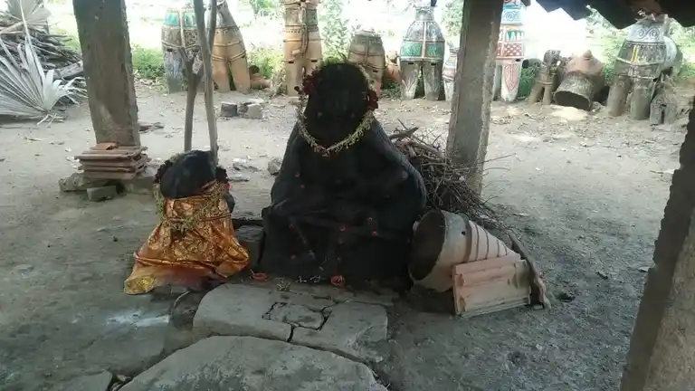 Arulmigu Ayyanar And Pillaiyar Temple, Nariyampatti - 622104 அய்யனார் மற்றும் பிள்ளையார் திருக்கோயில் நரியம்பட்டி, நரியம்பட்டி - 622104, Pudukkottai - Ancient Temple Architecture and History Image 4