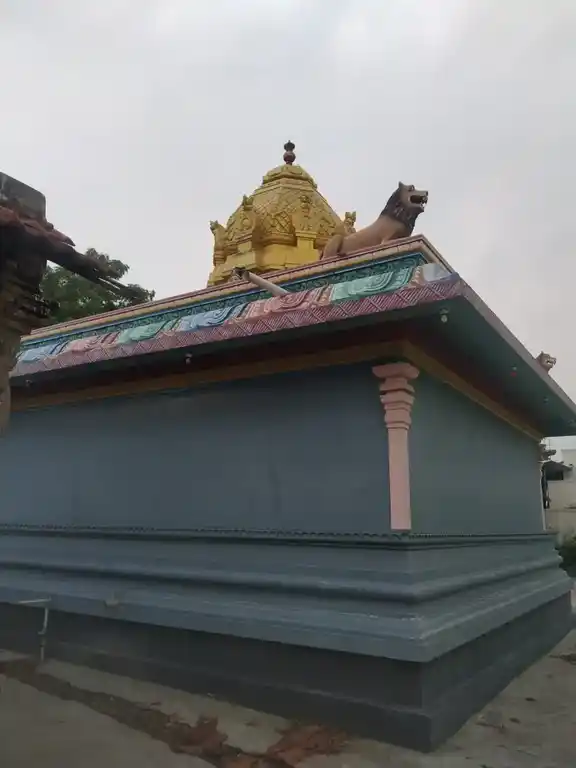 Arulmigu Ayyanar Pidariyamman Kambaperumal Temple, Manivilundhan - 636121 அருள்மிகு அய்யனார், பிடாரியம்மன், கம்ப பெருமாள் திருக்கோயில், Manivilundhan - 636121, Salem - Ancient Temple Architecture and History Image 3