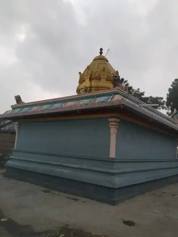 Arulmigu Ayyanar Pidariyamman Kambaperumal Temple, Manivilundhan - 636121 அருள்மிகு அய்யனார், பிடாரியம்மன், கம்ப பெருமாள் திருக்கோயில், Manivilundhan - 636121, Salem - Ancient Temple Architecture and History Image 4