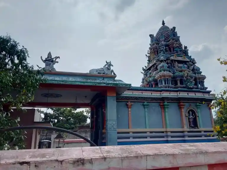 Arulmigu Ayyanar, Pillaiyar, Selliyamman Temple, Puliyur - 622504 அருள்மிகு அய்யனார்,பிள்ளையார்,செல்லியம்மன் திருக்கோயில், புலியூர் - 622504, Pudukkottai - Ancient Temple Architecture and History Image 2