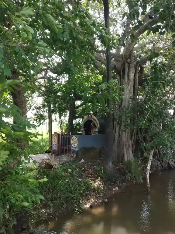 Arulmigu Ayyanar Sundaramoorthy Vinayagar Temple, Alalasundram, Alalasundram - 609101 அருள்மிகு அய்யனார் சுந்தரமூர்த்தி சுவாமி திருக்கோயில், Alalasundram, Sirkazhi - 609101, Mayiladuthurai - Ancient Temple Architecture and History Image 5