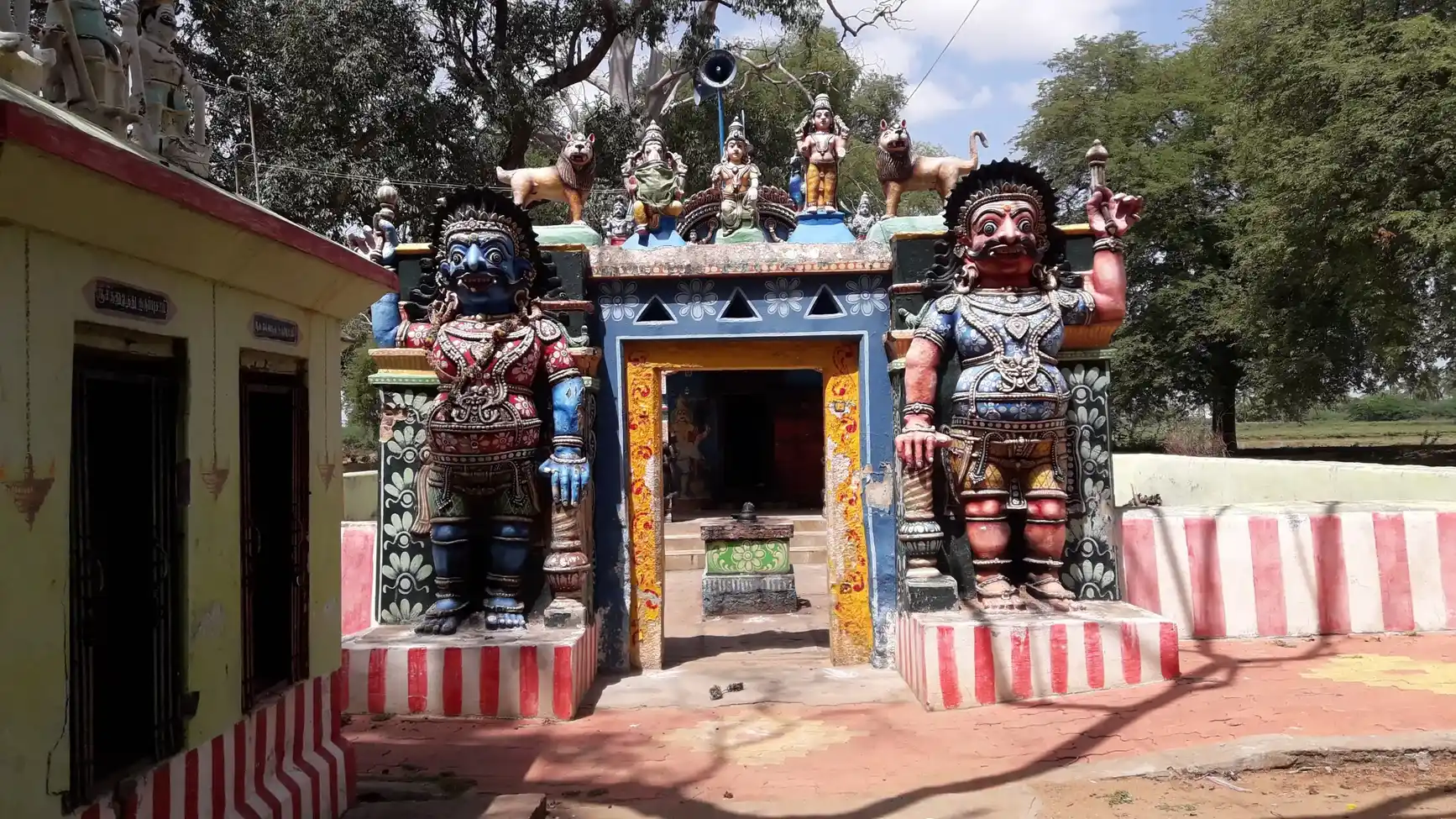 Arulmigu Ayyanar Temple, Aandarkottaram - 625020 அருள்மிகு அய்யனார் கோயில், Aandarkottaram - 625020, Madurai - Ancient Temple Architecture and History Image 2