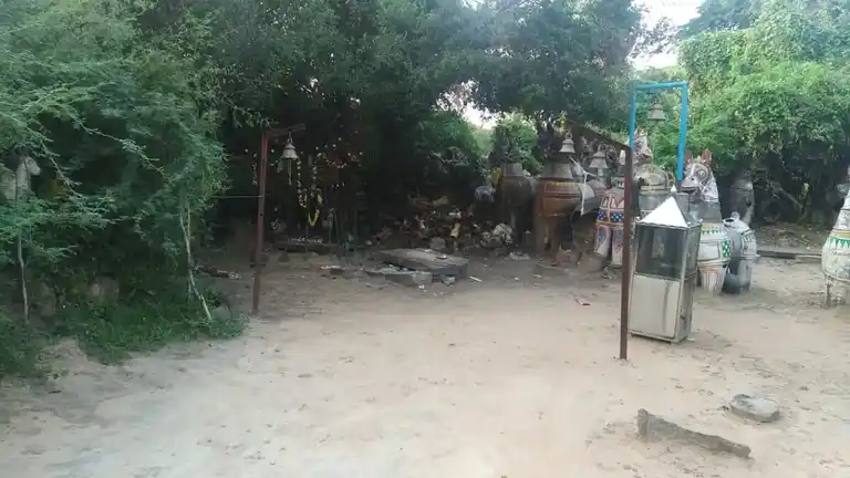 Arulmigu Ayyanar Temple, Aathanampatti - 622504 அருள்மிகு அய்யனார் திருக்கோயில், Aathanampatti - 622504, Pudukkottai - Ancient Temple Architecture and History Image 2