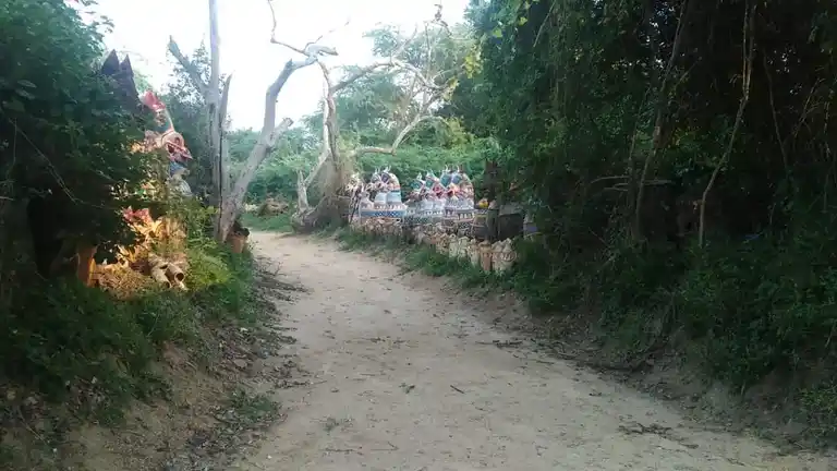 Arulmigu Ayyanar Temple, Aathanampatti - 622504 அருள்மிகு அய்யனார் திருக்கோயில், Aathanampatti - 622504, Pudukkottai - Ancient Temple Architecture and History Image 4