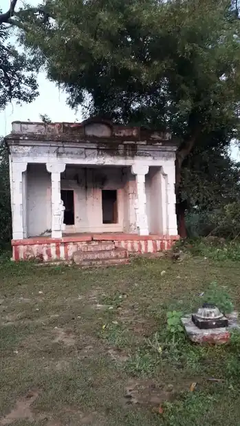 Arulmigu Ayyanar Temple, Alanganalure - 625501 அருள்மிகு அய்யனார் திருக்கோயில், அலங்காநல்லூர் - 625501, Madurai - Ancient Temple Architecture and History Image 4