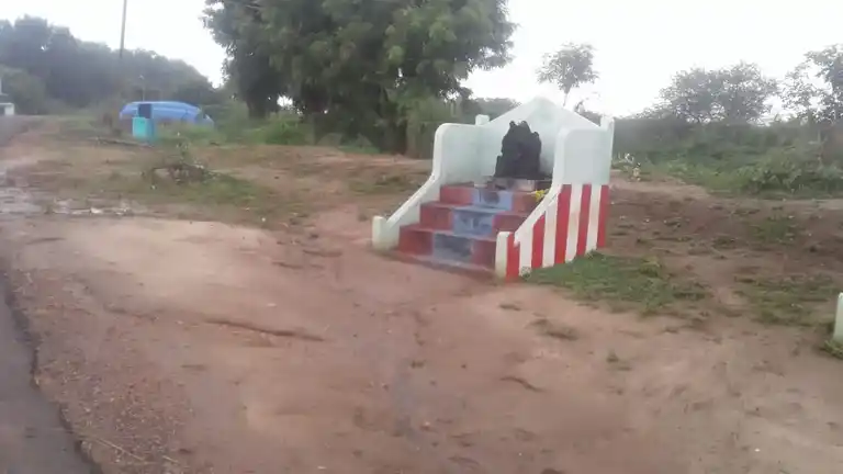 Arulmigu Ayyanar Temple, Angadimangalam - 625020 அருள்மிகு அய்யனார் கோயில், Angadimangalam - 625020, Madurai - Ancient Temple Architecture and History Image 3