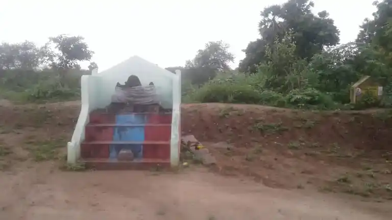 Arulmigu Ayyanar Temple, Angadimangalam - 625020 அருள்மிகு அய்யனார் கோயில், Angadimangalam - 625020, Madurai - Ancient Temple Architecture and History Image 4
