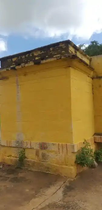 Arulmigu Ayyanar Temple, Ayyanarkulam - 625537 அருள்மிகு அய்யனார் திருக்கோயில், Ayyanarkulam - 625537, Madurai - Ancient Temple Architecture and History Image 3