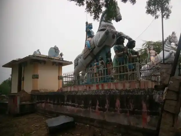 Arulmigu Ayyanar Temple, Chettipillaiyarnatham - 625706 Arulmigu Ayyanar Temple, Chettipillaiyarnatham - 625706, Madurai - Ancient Temple Architecture and History Image 2