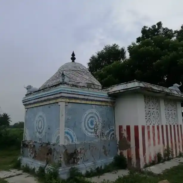 Arulmigu Ayyanar Temple, Cholavidhyapuram - 611104 Temple