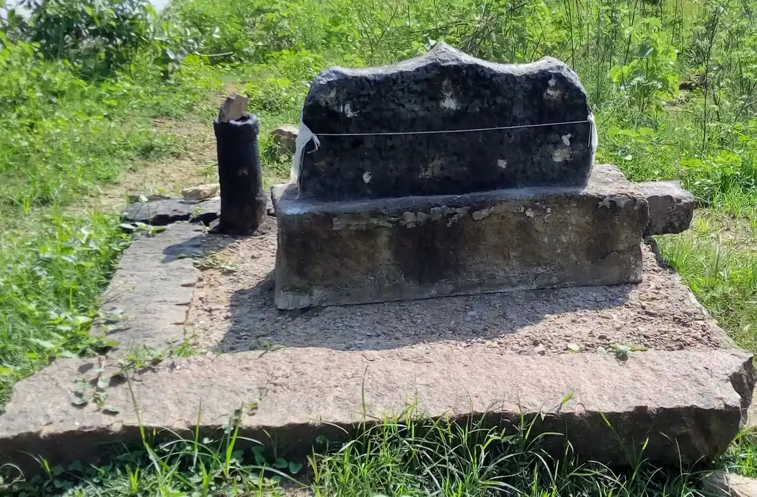 Arulmigu Ayyanar Temple, Elanthiraikondan, Elanthiraikondan - 626142 அருள்மிகு அய்யனார் திருக்கோயில், இளந்திரைகொண்டான், இளந்திரைகொண்டான் கிராமம் - 626142, Virudhunagar - Ancient Temple Architecture and History Image 3