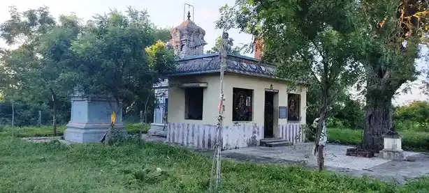 Arulmigu Ayyanar Temple, Ilanthoppu - 609201 அருள்மிகு அய்யனார் திருக்கோயில்,  - 609201, Mayiladuthurai - Ancient Temple Architecture and History Image 2