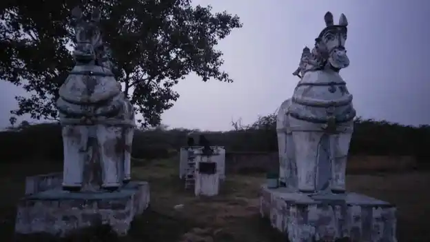 Arulmigu Ayyanar Temple, Kalimangalam - 625020 அருள்மிகு அய்யனார் திருக்கோயில், களிமங்கலம் - 625020, Madurai - Ancient Temple Architecture and History Image 4