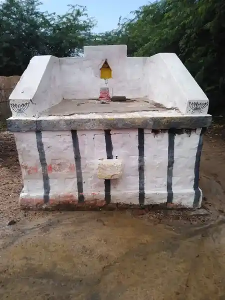 Arulmigu Ayyanar Temple, Kalunkumadai - 623538 அருள்மிகு. அய்யனார் திருக்கோயில், Kalunkumadai - 623538, Ramanathapuram - Ancient Temple Architecture and History Image 2