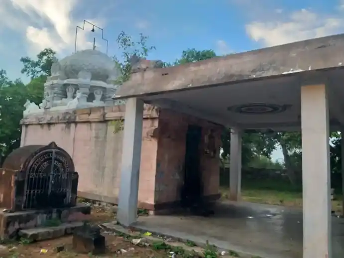 Arulmigu Ayyanar Temple, Kavalkarapatti - 621313 அருள்மிகு அய்யனார் திருக்கோயில்,  - 621313, Karur - Ancient Temple Architecture and History Image 4