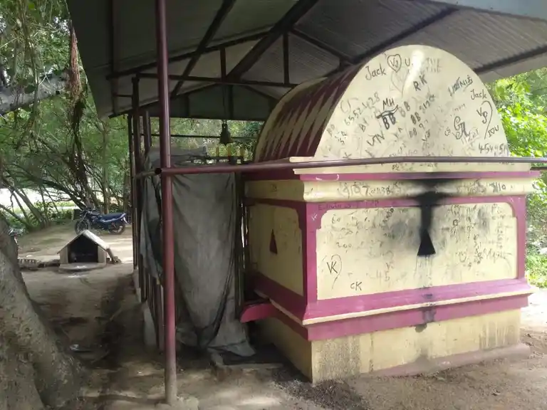 Arulmigu Ayyanar Temple, Keezhaiyur - 609808 அருள்மிகு அய்யனார் திருக்கோயில், கீழையூர் - 609808, Mayiladuthurai - Ancient Temple Architecture and History Image 2