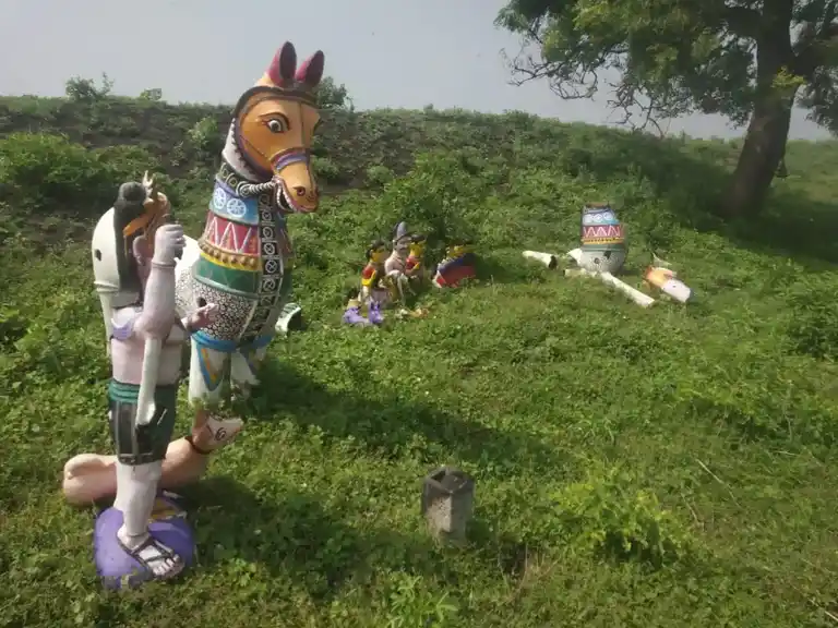 Arulmigu Ayyanar Temple, Kethuvarpatti - 625705 அருள்மிகு அய்யனார் திருக்கோயில், Kethuvarpatti - 625705, Madurai - Ancient Temple Architecture and History Image 4